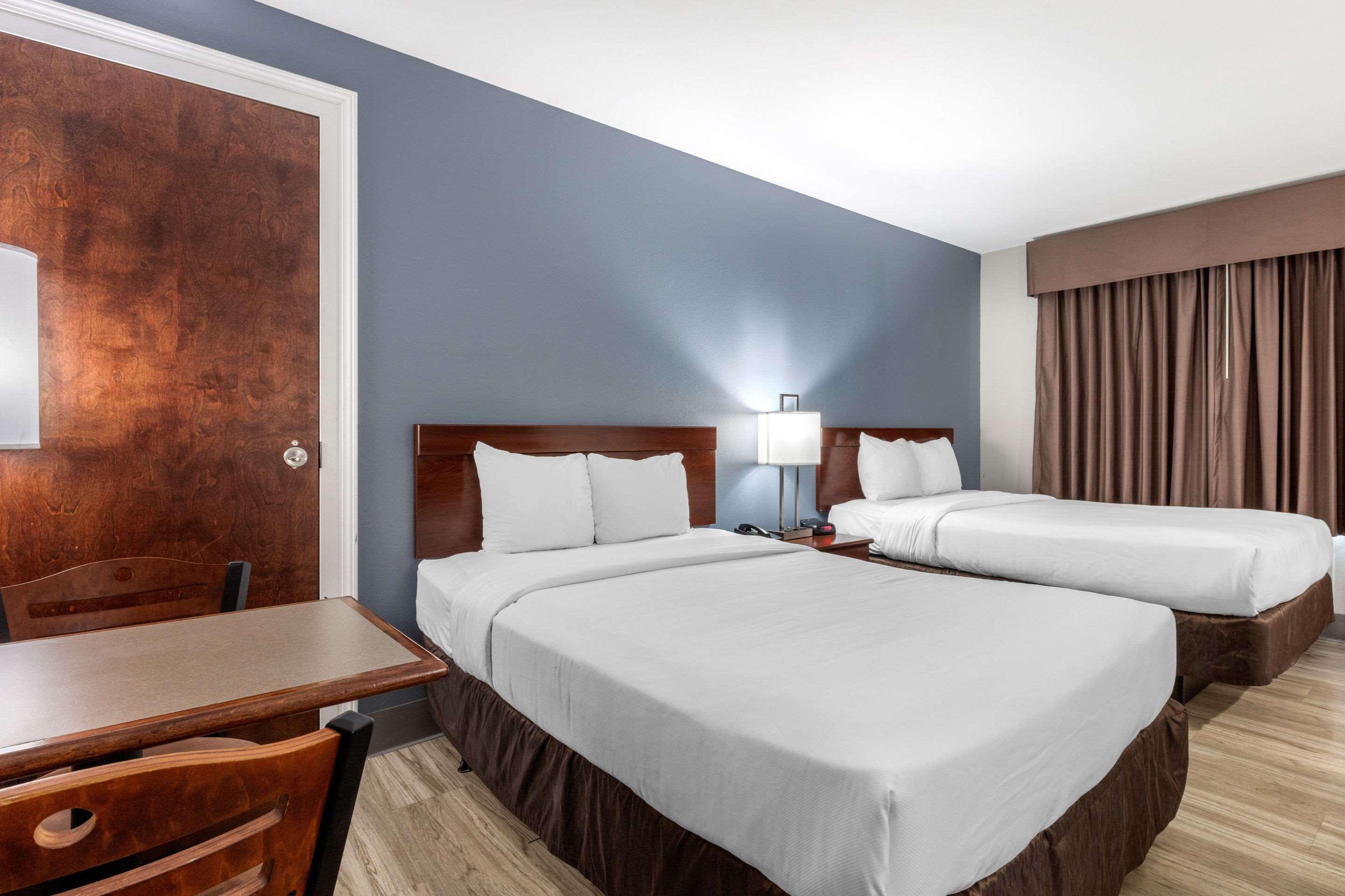 Quality Inn & Suites Demopolis Exterior photo