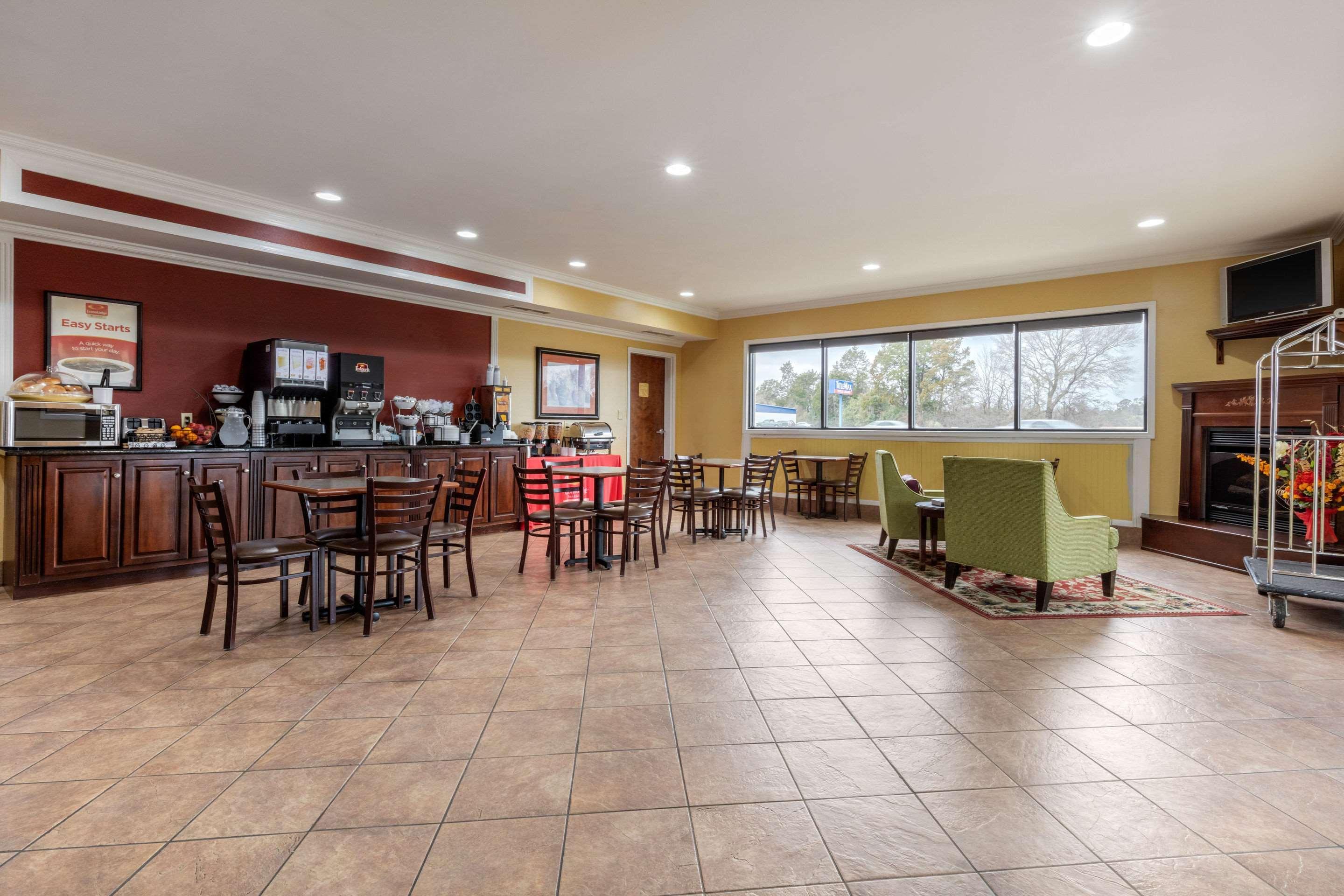Quality Inn & Suites Demopolis Exterior photo